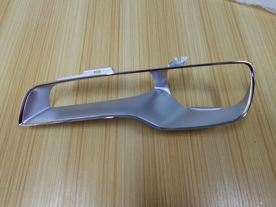 勞期萊斯車(chē)燈,內(nèi)飾水電鍍件,線(xiàn)條清楚.jpg 勞期萊斯車(chē)燈,內(nèi)飾水電鍍件,線(xiàn)條清楚.jpg